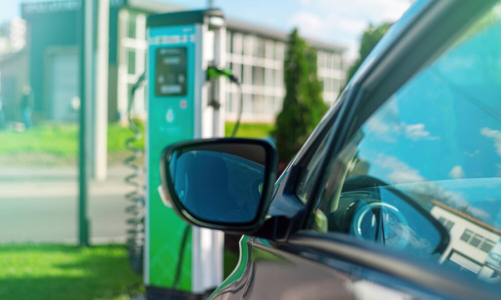 Aedive denuncia que la falta de ayudas a la movilidad eléctrica plantea “la puesta en marcha de ERTEs en el sector”