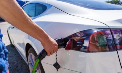 Las matriculaciones de vehículos electrificados se disparan y crecen un 32 % en el arranque de 2025