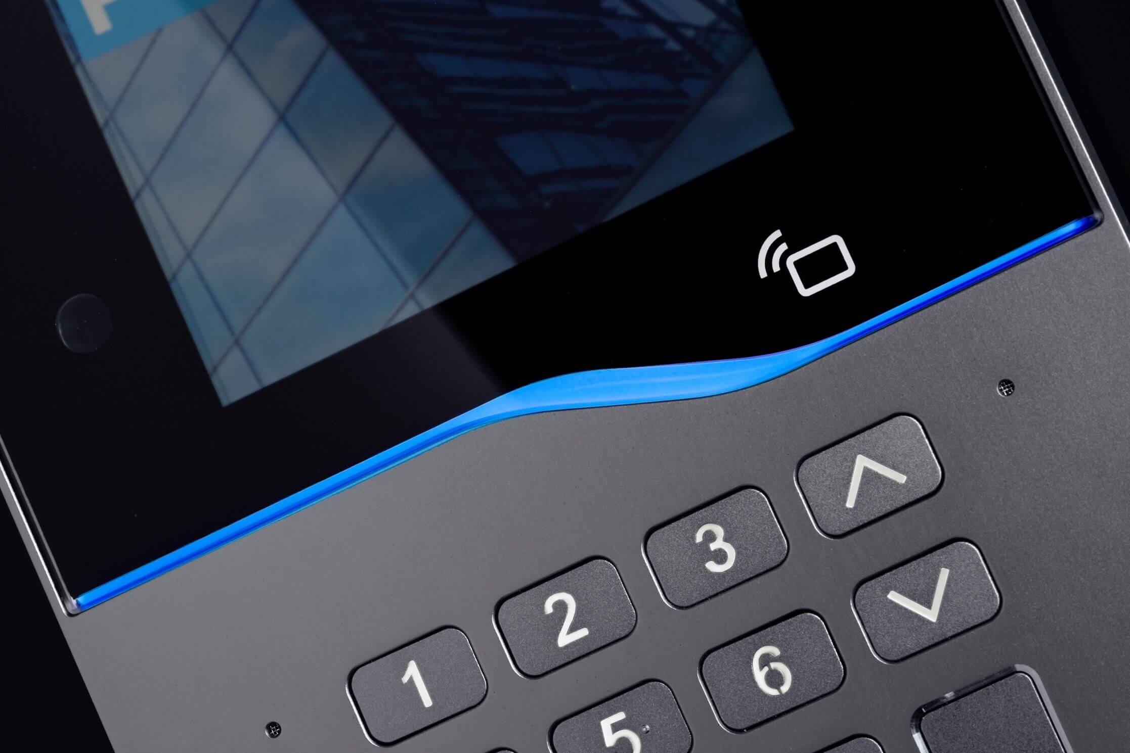 Fermax estrena Cora, nueva placa de calle con conectividad 4G de serie