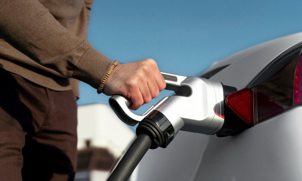 Aedive le insiste al Gobierno en que “no hay margen para retrasar más un plan de ayudas retroactivo al vehículo eléctrico”