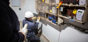 Endesa revela que en 2024 detectó 200 casos de fraude eléctrico al día, un 33 % más que el año anterior