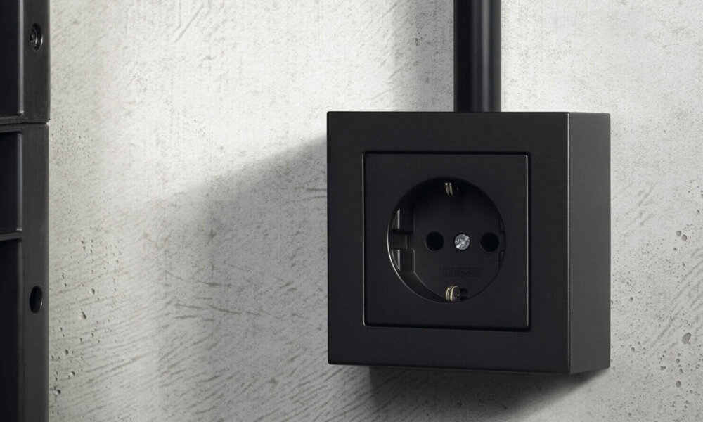 Jung estrena A Cube, nueva serie versátil y diseñada para revolucionar la instalación eléctrica