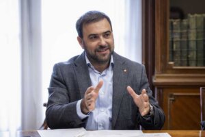 En iluminación tenemos datos y nuestro gráfico dice que no ha aumentado el número de especialistas, incluidos los instaladores también y, sin embargo, existe esa necesidad que nosotros, como fabricantes, no podemos cubrir por muy buenos que seamos