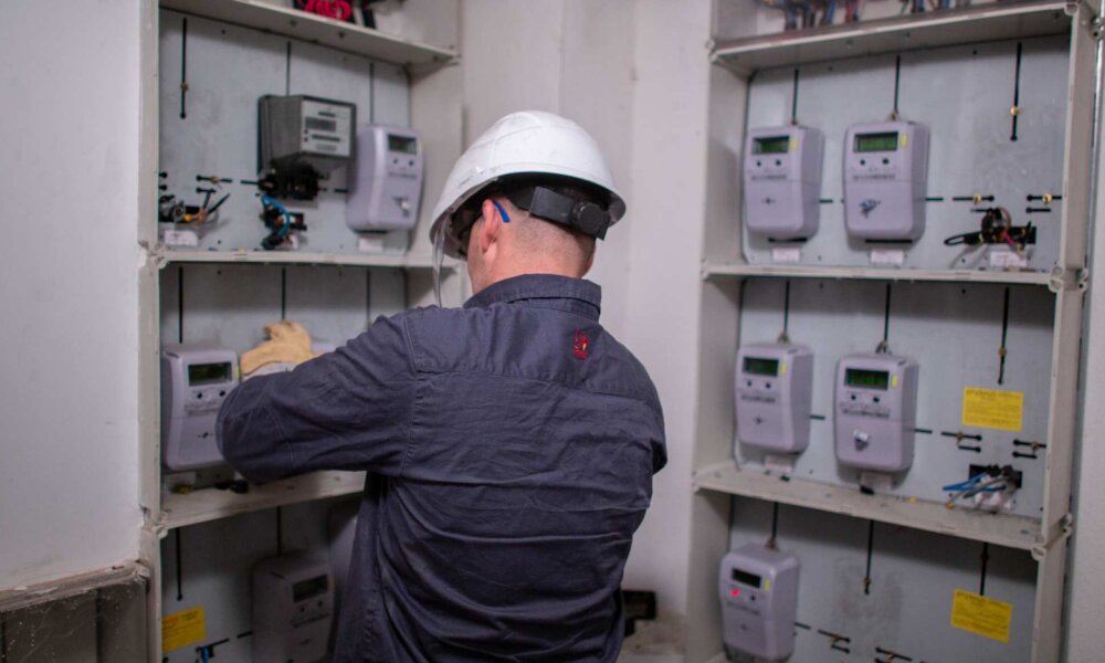 Endesa revela que en 2024 detectó 200 casos de fraude eléctrico al día, un 33 % más que el año anterior