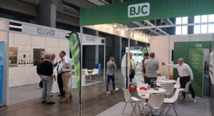 2.000 profesionales, según los organizadores, visitan la novena edición de Eficam