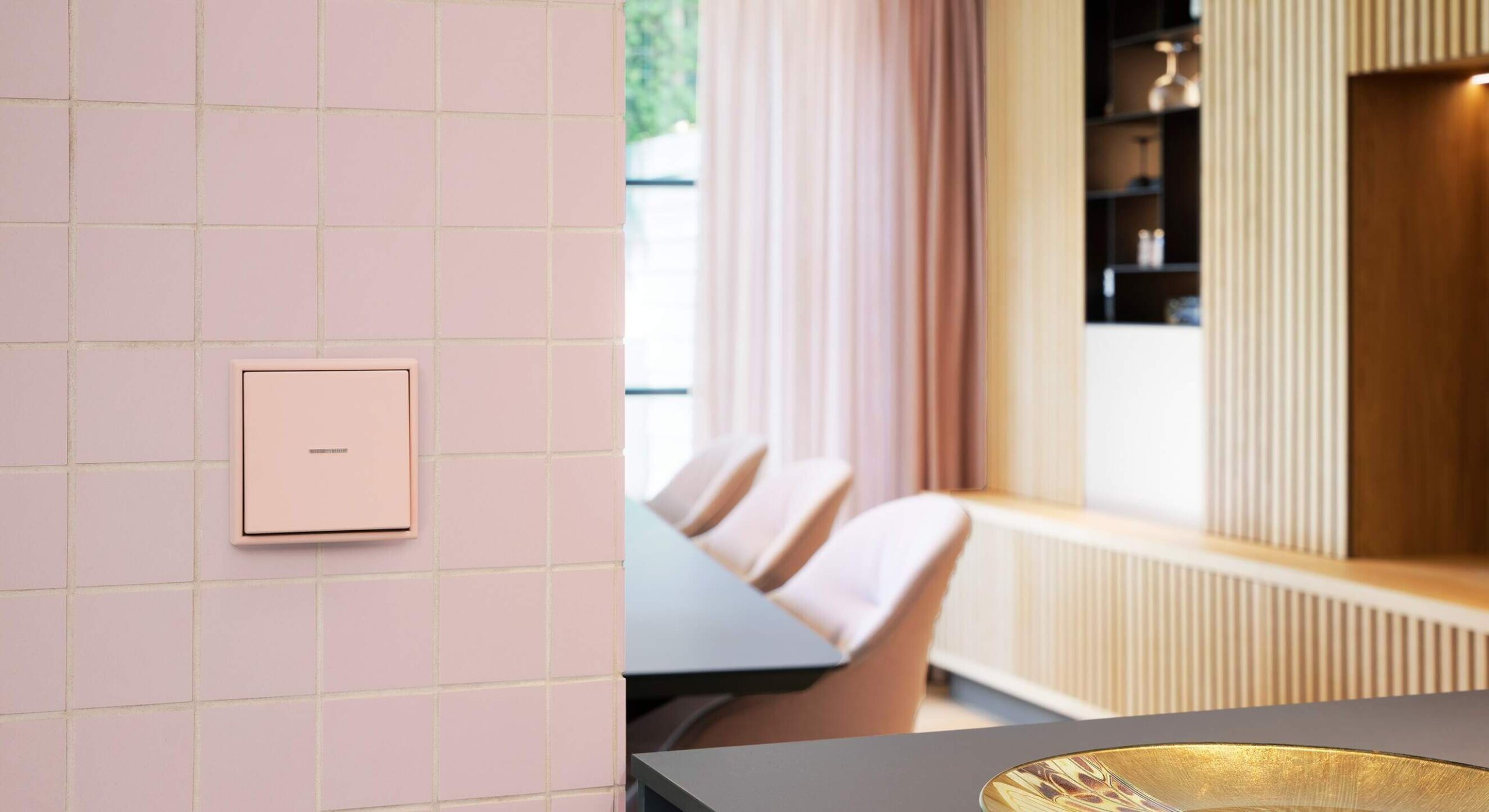 Jung lleva a Rebuild “la tecnología y el diseño de las instalaciones eléctricas del siglo XXI”