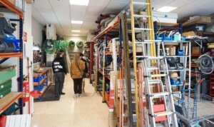 Un detalle del almacén de la empresa