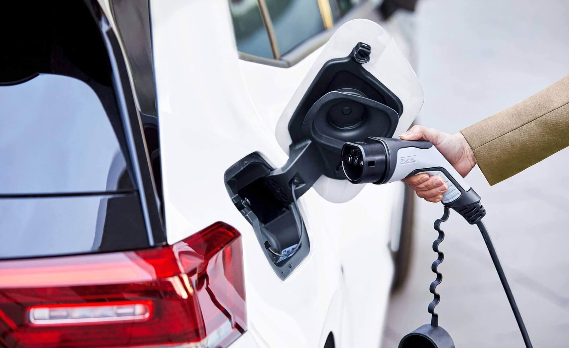 Las matriculaciones de vehículos eléctricos subieron un 74 % durante el mes de abril