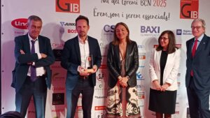 Javier Finder, director comercial de Finder, recibe un reconocimiento del Gremi BCN