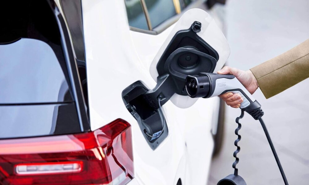 Las matriculaciones de vehículos eléctricos subieron un 74 % durante el mes de abril