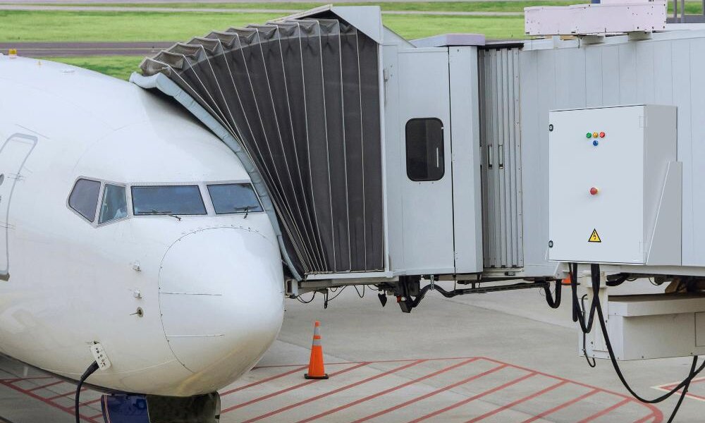 Schneider Electric amplía su oferta de envolventes con el lanzamiento de PanelSet PLM y PanelSet TBS