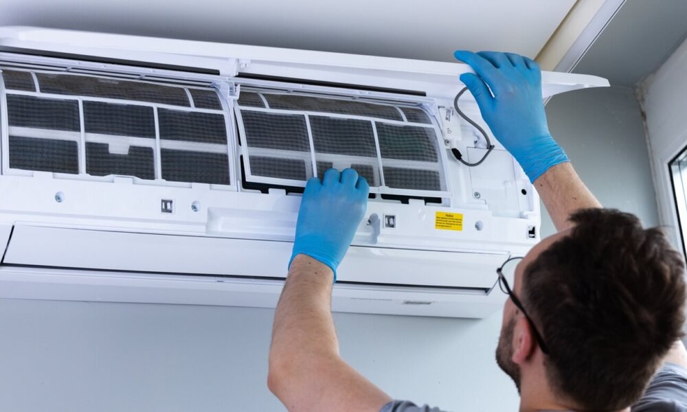 La primera ola de calor dispara el uso de equipos de aire acondicionado y posibles averías por un mal mantenimiento