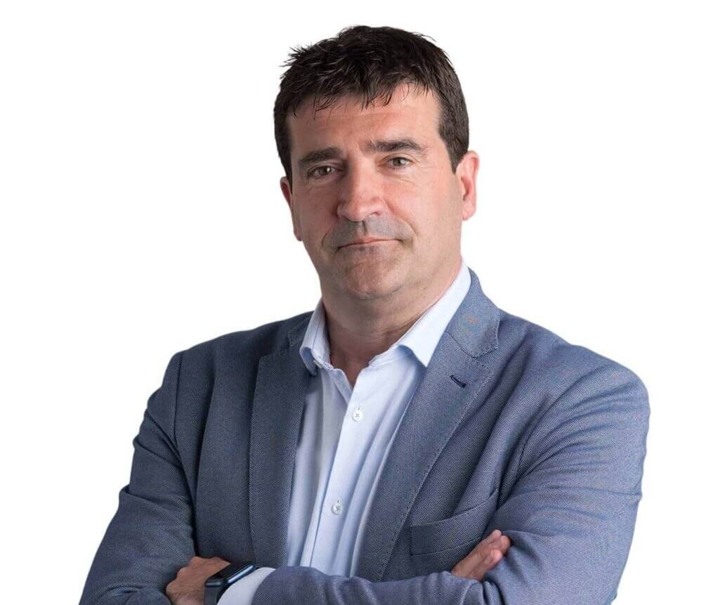 “No comparto que falte atractivo en el sector eléctrico, los que nos dedicamos a esto desde hace más de 30 años, podemos asegurar que vivimos en un sector apasionante”, Antxón López, director general de Dinuy