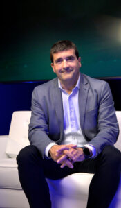 “No comparto que falte atractivo en el sector eléctrico, los que nos dedicamos a esto desde hace más de 30 años, podemos asegurar que vivimos en un sector apasionante”, Antxón López, director general de Dinuy