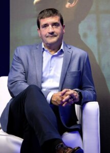 “No comparto que falte atractivo en el sector eléctrico, los que nos dedicamos a esto desde hace más de 30 años, podemos asegurar que vivimos en un sector apasionante”, Antxón López, director general de Dinuy