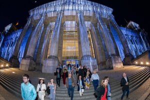 Algunos participantes junto al Reichstag