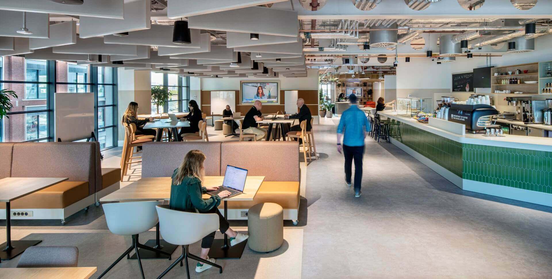 El incremento del consumo energético del sector servicios en verano ofrece oportunidades de asesoramiento energético