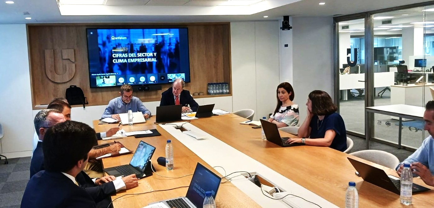 La valoración del mercado de la iluminación en la asamblea de Anfalum: “estamos empatando con 2024”