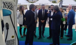 El secretario de Estado visita el stand de Orbis