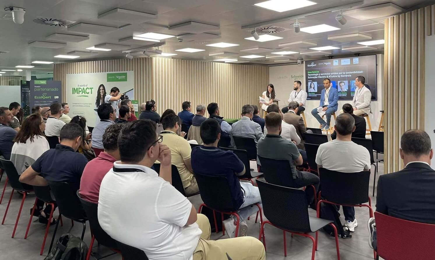 Schneider Electric y ATuAire by Iberdrola anuncian una alianza estratégica para impulsar la electrificación