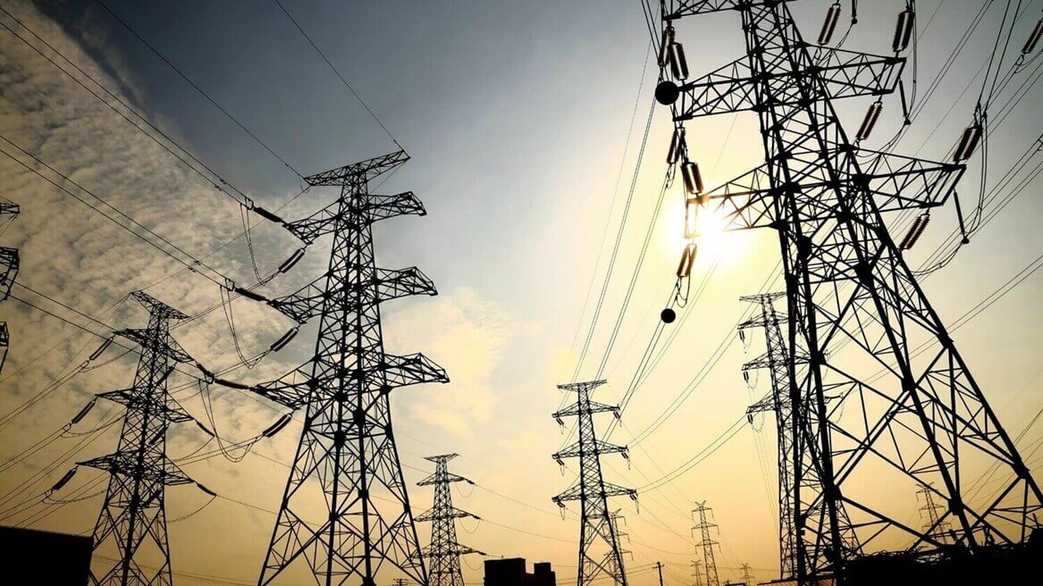 Aelec vuelve a cargar contra Red Eléctrica y señala que sus medidas “no resuelven el problema” del control de tensión