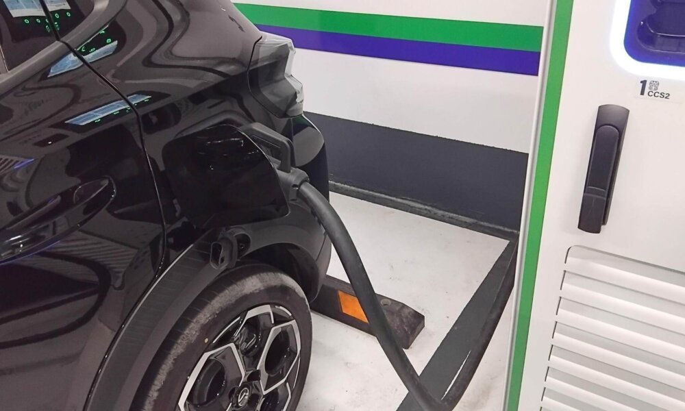 Las cifras de ventas de vehículos eléctricos chocan con el escepticismo de algunos fabricantes de coches