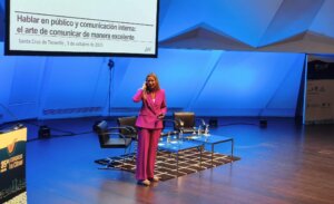 La presentadora Anne Igartiburu, durante su intervención en el Congreso Conaif