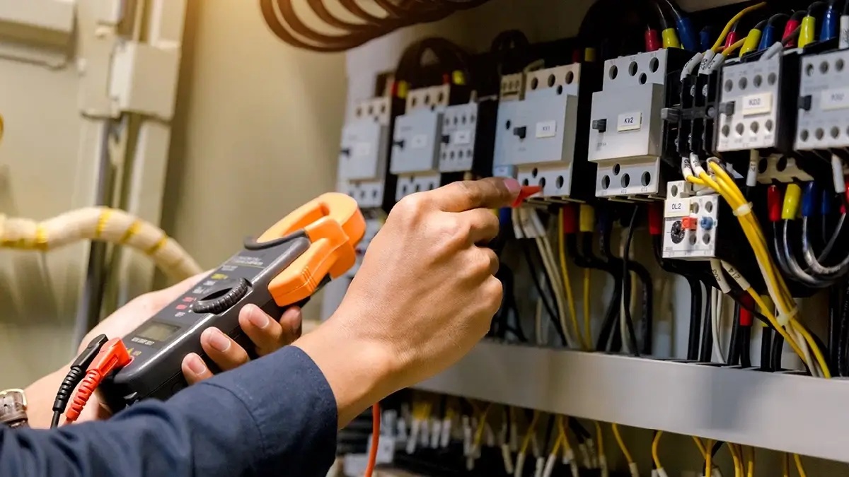 Fenie quiere que el seguimiento del cumplimiento de los reglamentos técnicos eléctricos se incluya en la retribución de los distribuidores