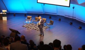 Gaspar Martín durante su ponencia sobre aerotermia