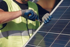 Las ventajas de instalar placas solares en otoño, según Feníe Energía