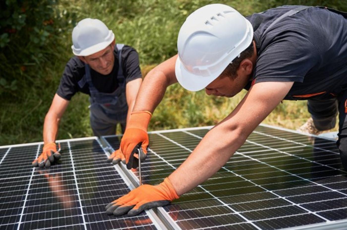 Las ventajas de instalar placas solares en otoño, según Feníe Energía