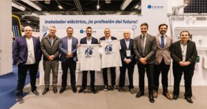 Un repaso en imágenes a las dos primeras jornadas de Matelec y Genera. Joan Groizard y Alberto Leal posan con los máximos responsables de Fenie.