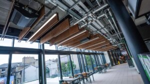 Un detalle de las luminarias instaladas